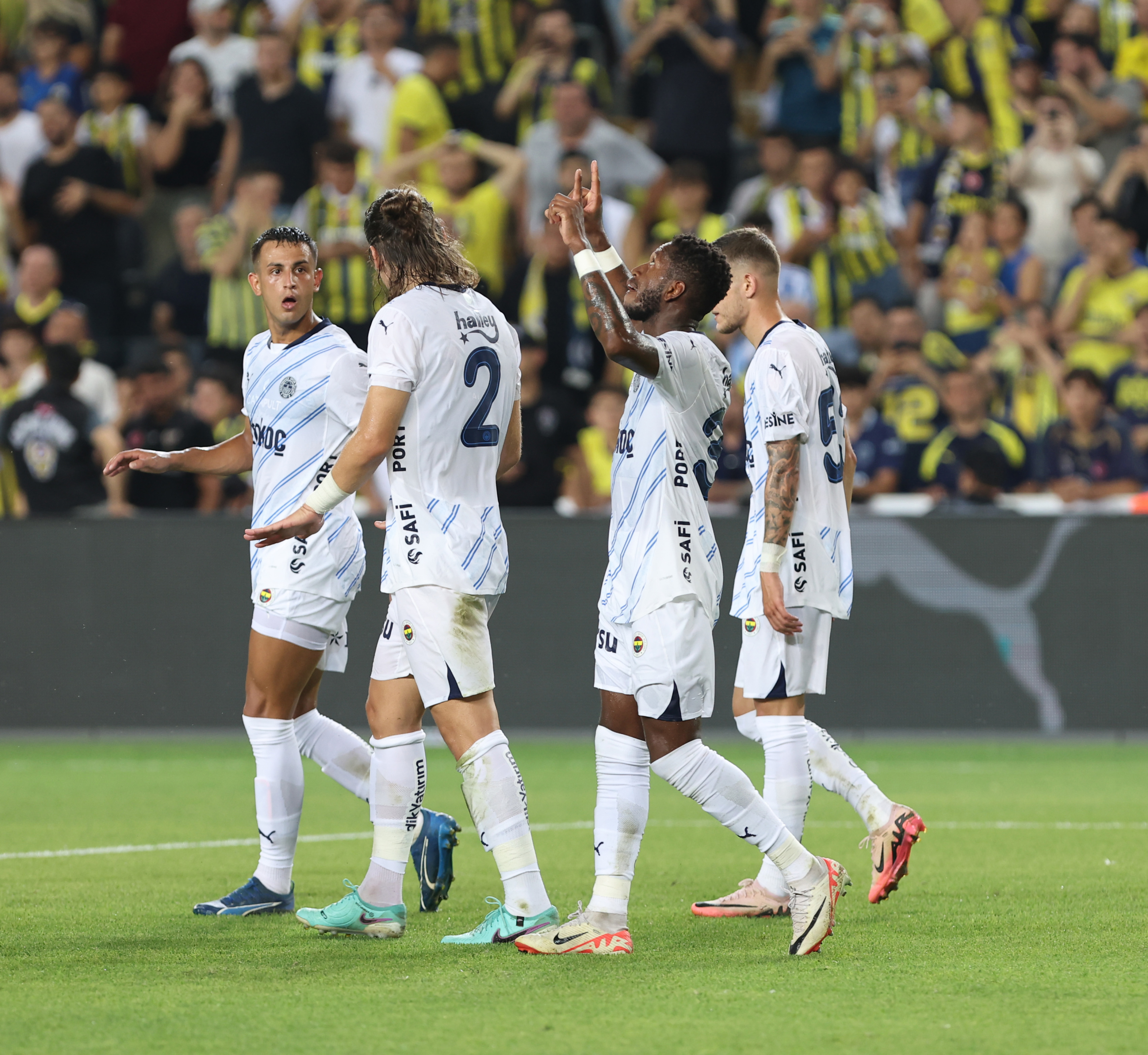 Fenerbahçe, sezonun ilk resmi maçına Lugano karşısında ç.