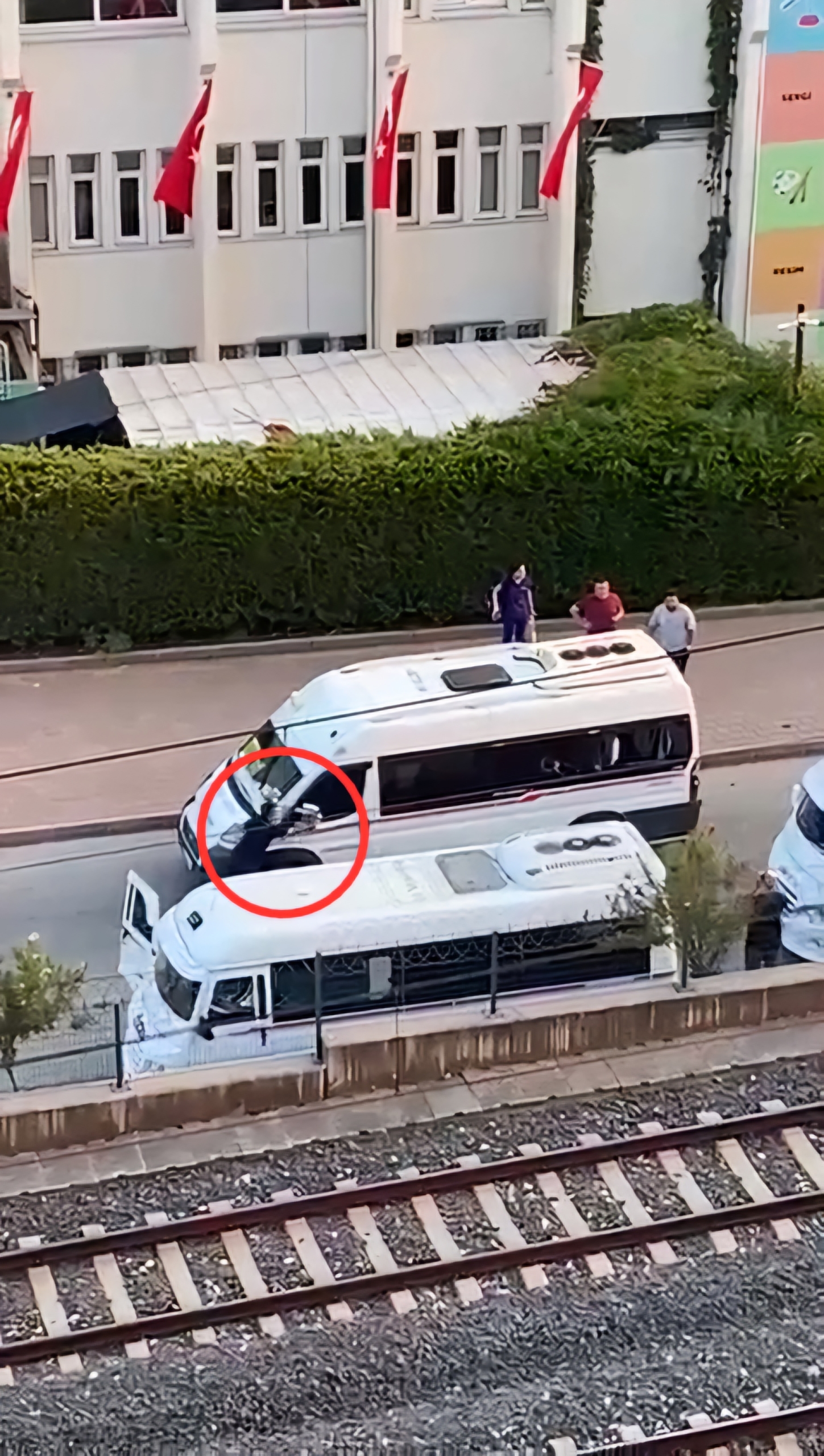 Minibüs şoförlerinin yolcu kavgası, kameraya yansıdı