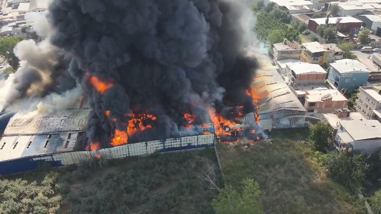Bursa’da geri dönüşüm tesisinde çıkan yangın, 3 fabrika