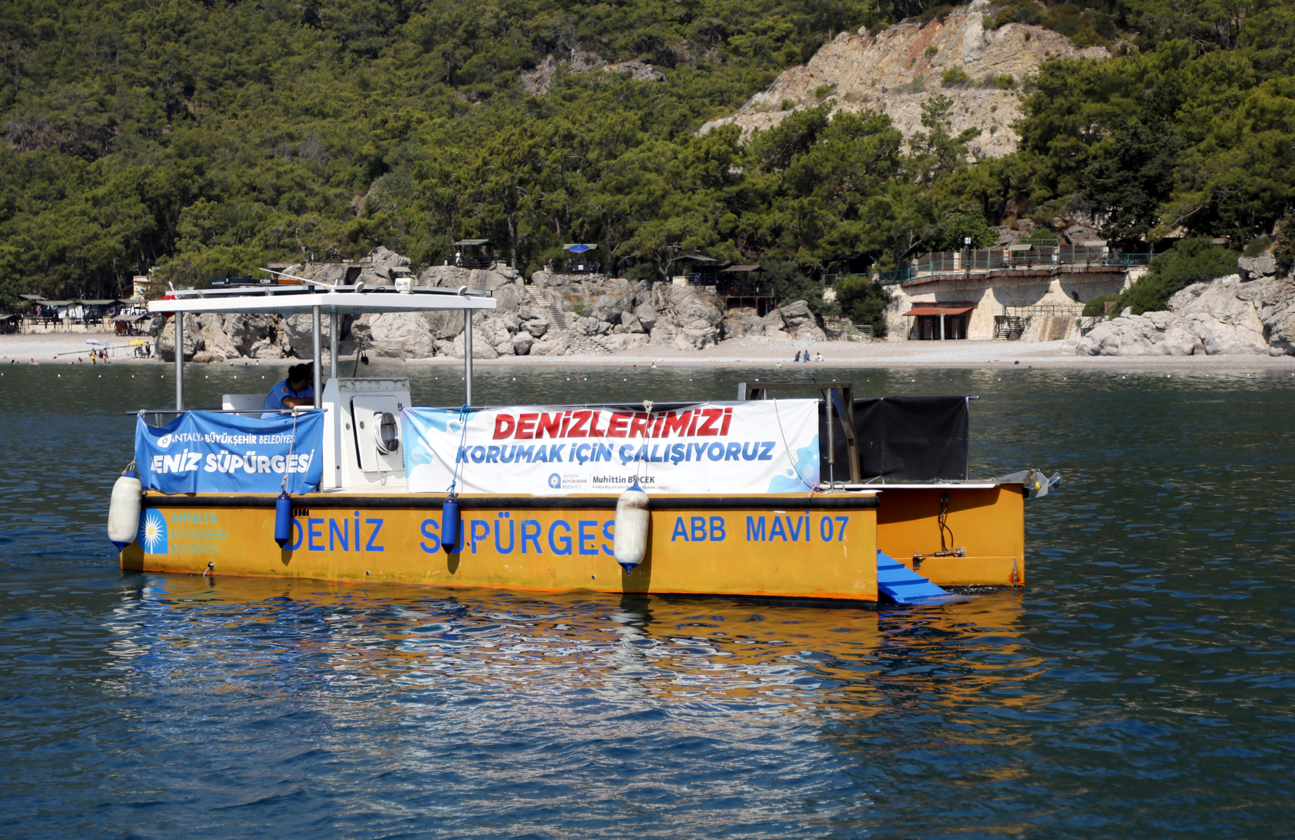 Antalya'da kirlilik oluşturan 34 deniz aracına 101 milyon lira
