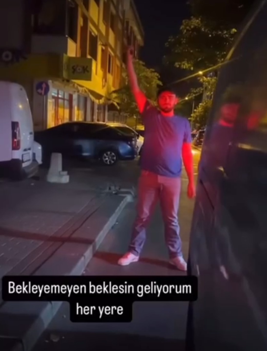 İstanbul- Gaziosmanpaşa'da silahla havaya ateş edip sosyal me