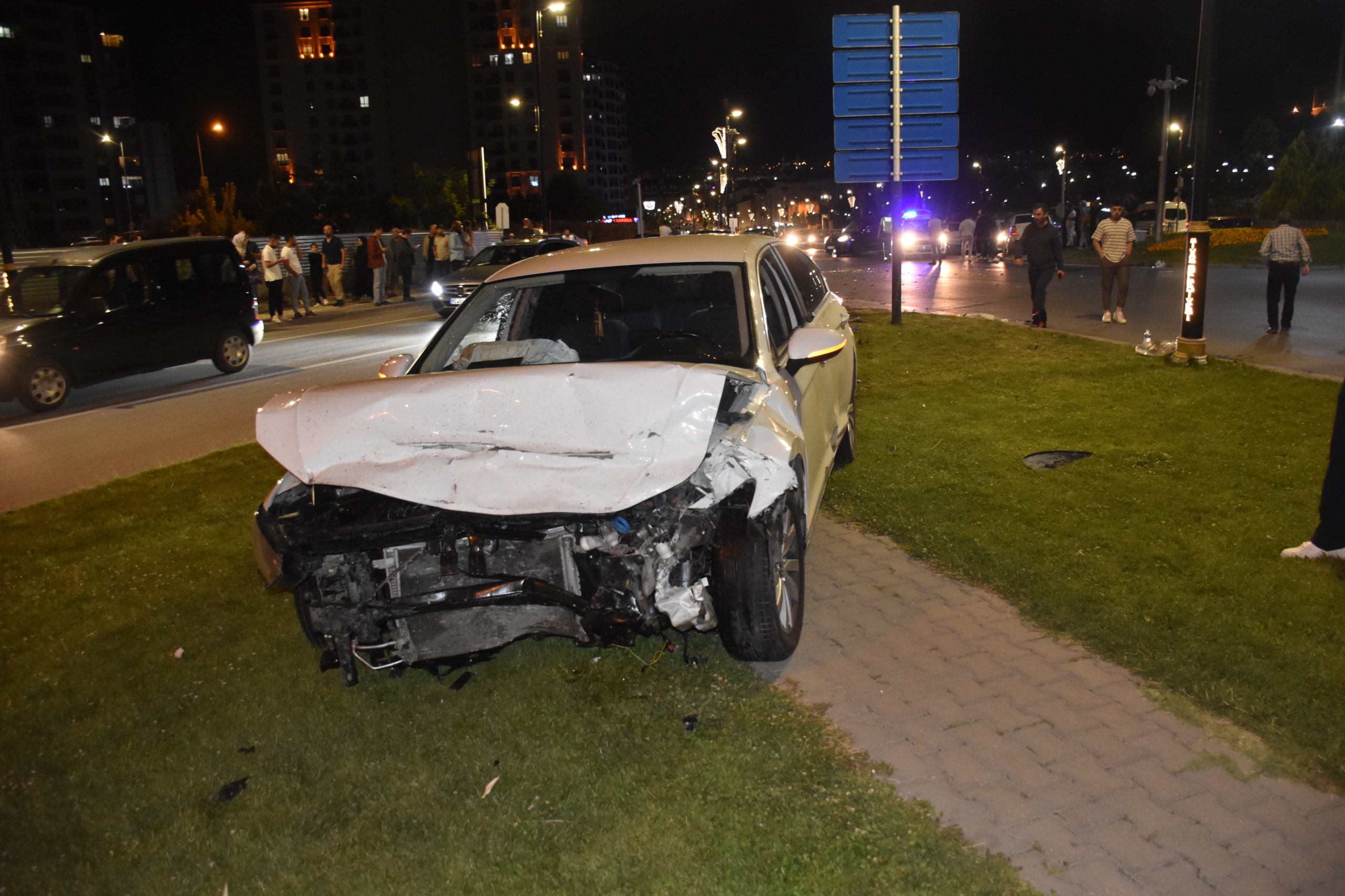 Sivas’ta iki otomobil çarpıştı: 4 yaralı
