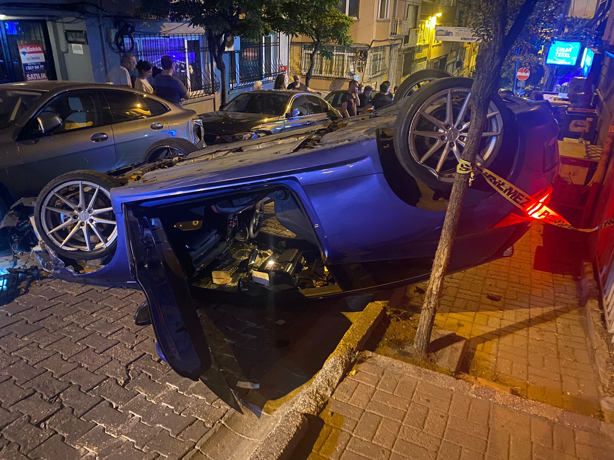 İstanbul-Beşiktaş’ta iki araca çarpan otomobil takla attı