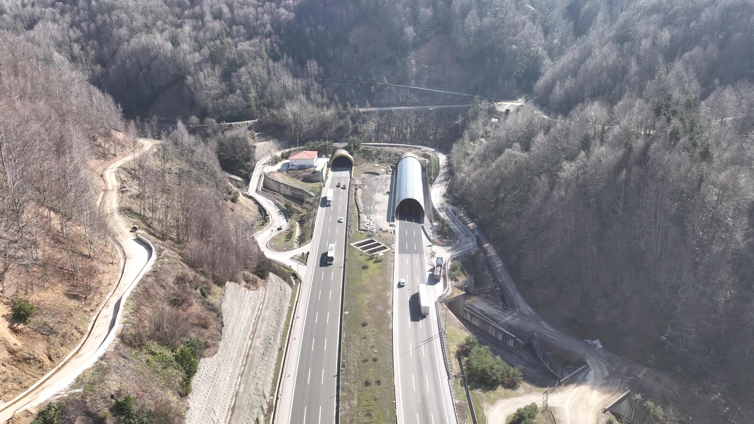 Bolu Dağı Tüneli'nin İstanbul yönü yarın ulaşıma kapan.