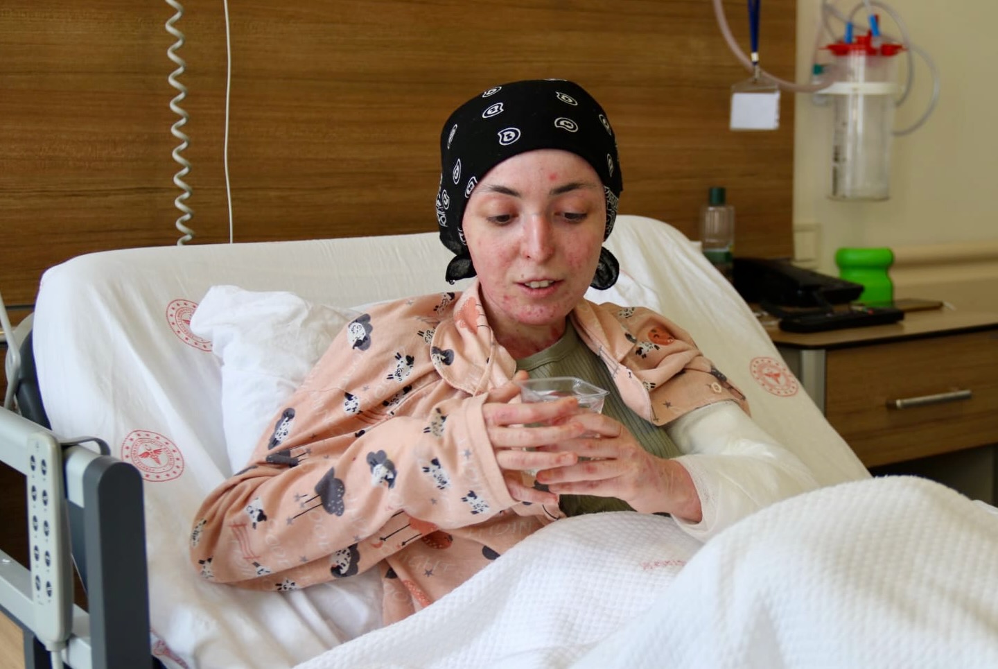 "Kelebek hastası" kolundaki tümörden Eskişehir Şehir Hastanesindeki operasyonla kurtuldu